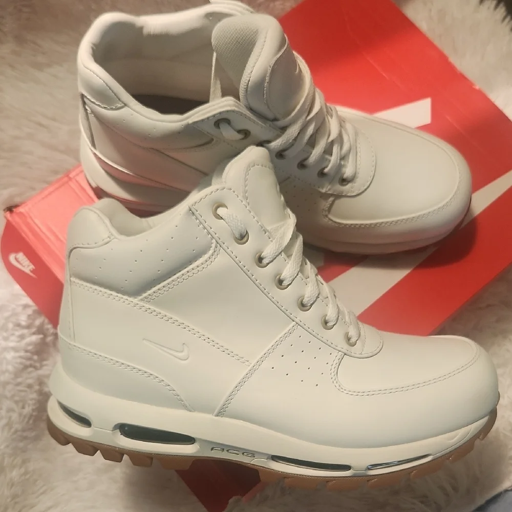 Nike Men’s White Air Max Goadome